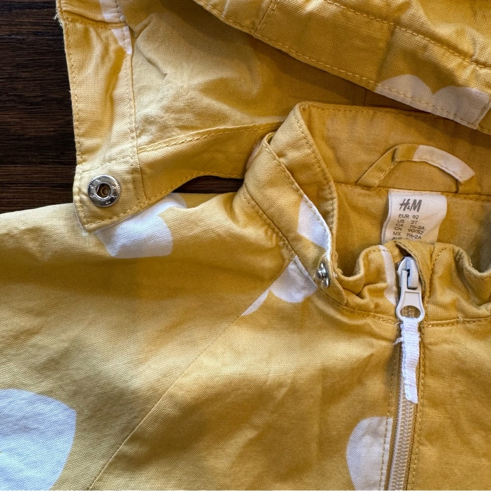 H & M YELLOW JACKET W/WHITE HEARTS & HOOD - Picture 5 of 8
